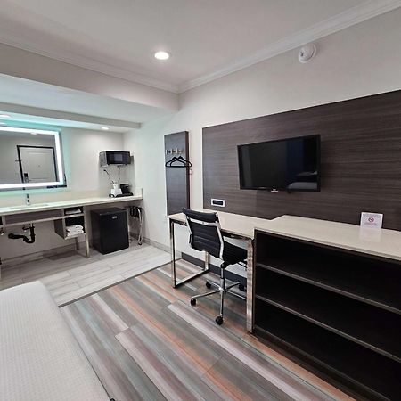 Travelodge Inn & Suites By Wyndham Fullerton Exteriör bild
