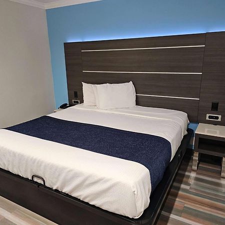 Travelodge Inn & Suites By Wyndham Fullerton Exteriör bild