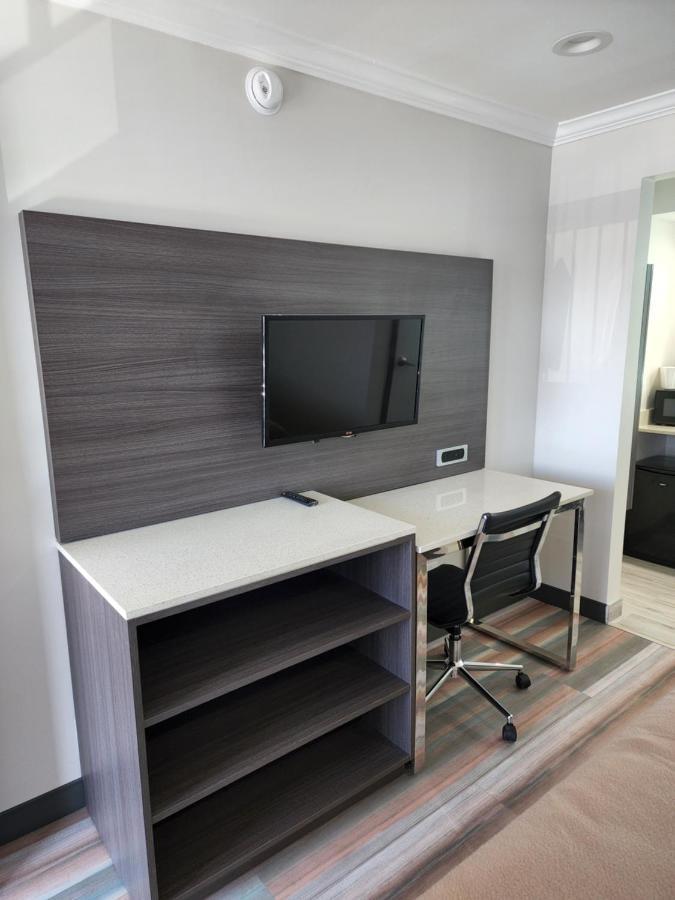 Travelodge Inn & Suites By Wyndham Fullerton Exteriör bild