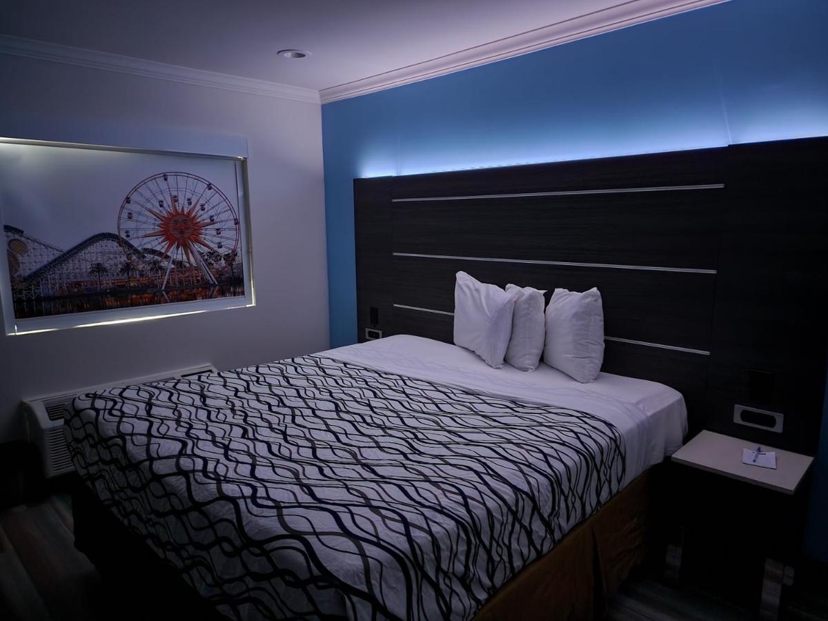 Travelodge Inn & Suites By Wyndham Fullerton Exteriör bild