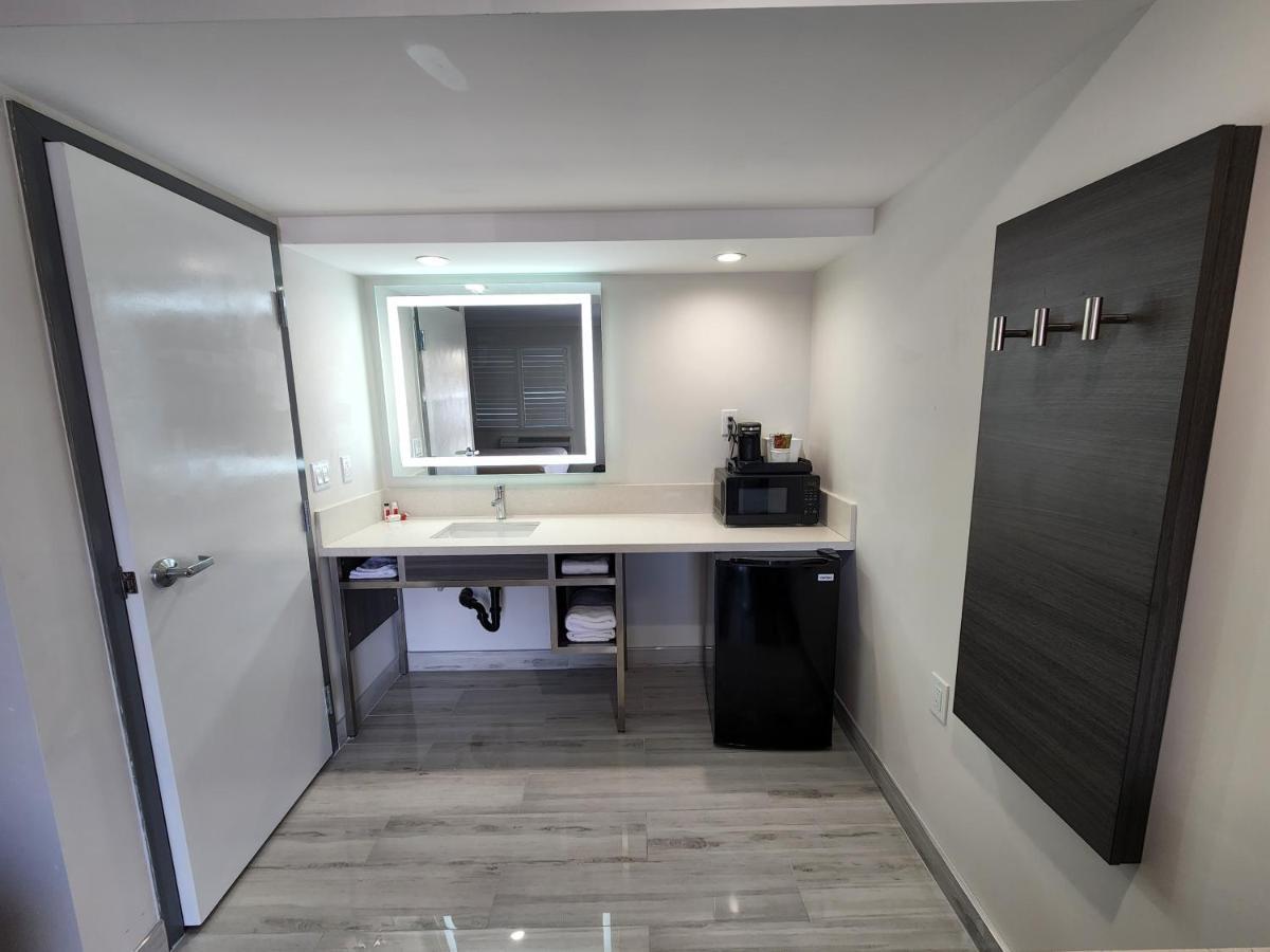 Travelodge Inn & Suites By Wyndham Fullerton Exteriör bild