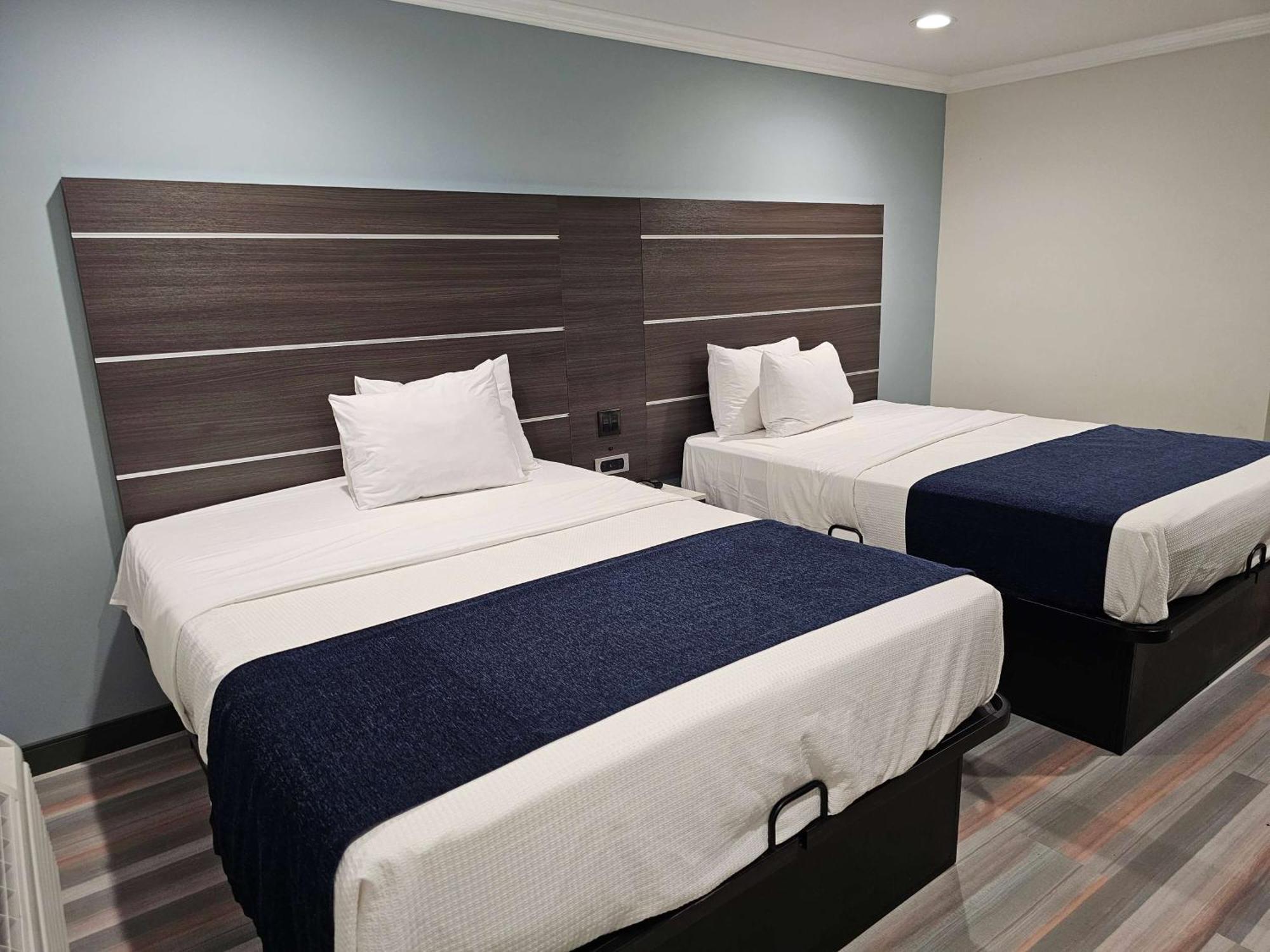 Travelodge Inn & Suites By Wyndham Fullerton Exteriör bild