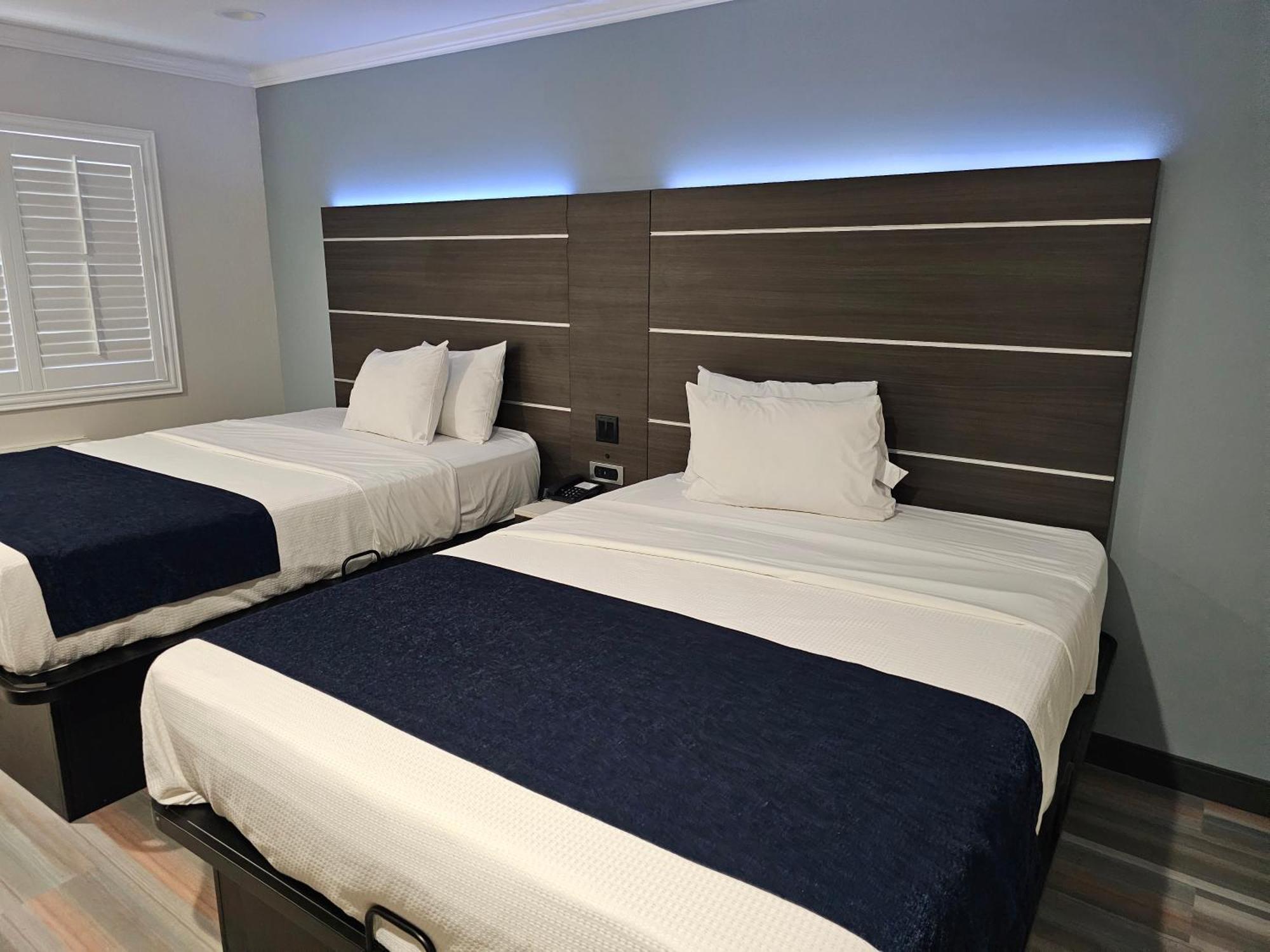 Travelodge Inn & Suites By Wyndham Fullerton Exteriör bild
