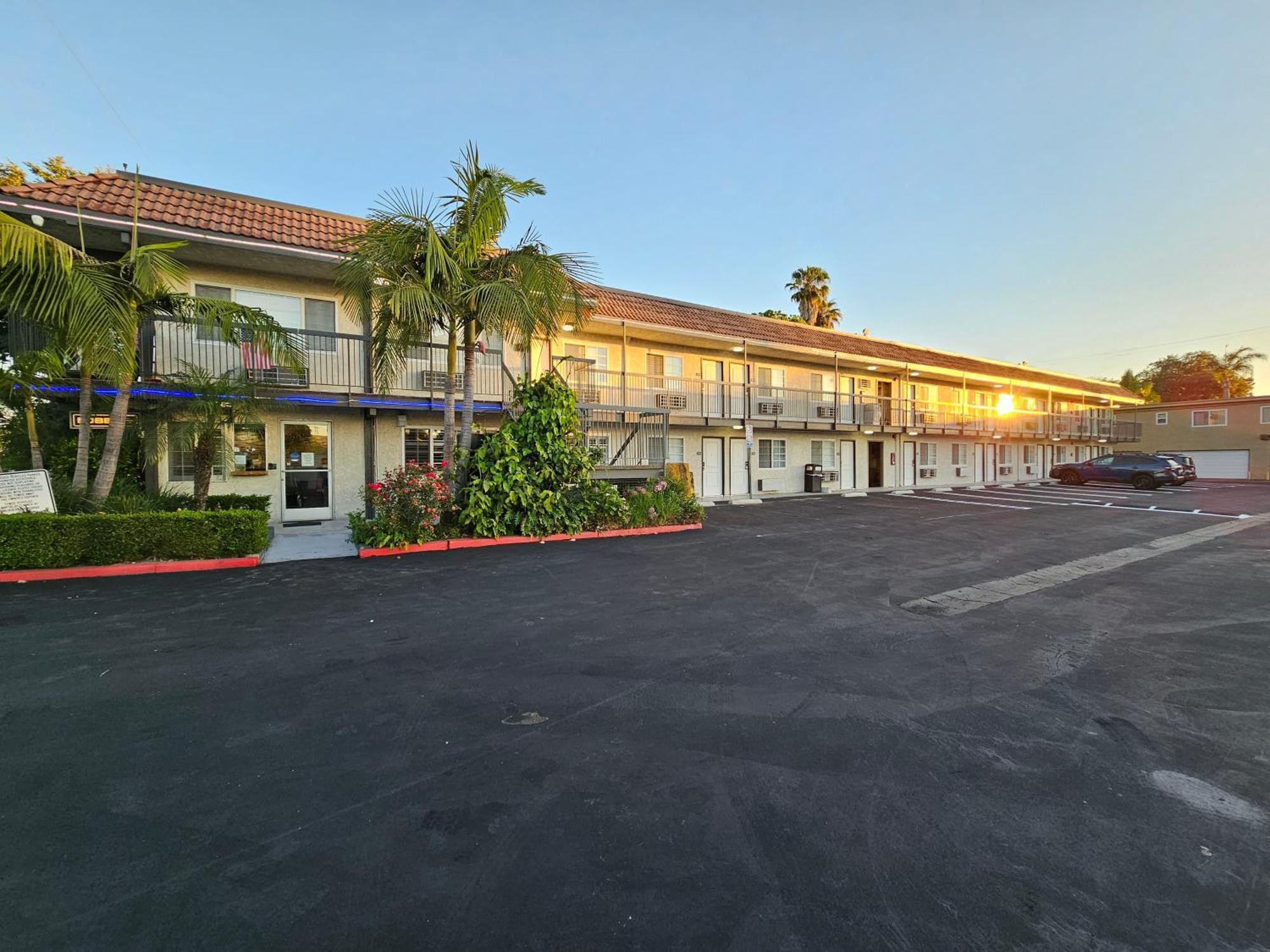 Travelodge Inn & Suites By Wyndham Fullerton Exteriör bild