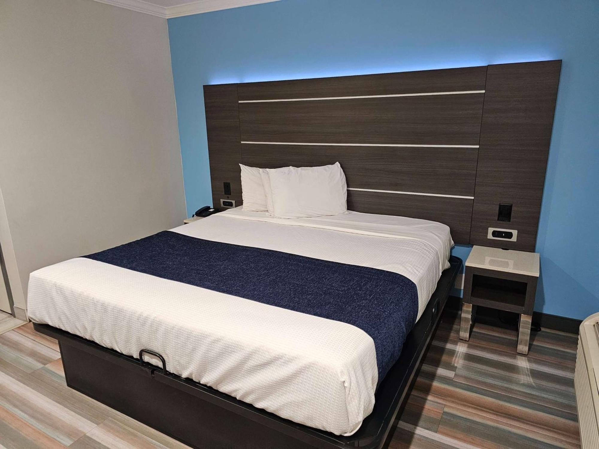 Travelodge Inn & Suites By Wyndham Fullerton Exteriör bild